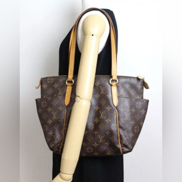 COA INCLUDED - Louis Vuitton Monogram Totally - Picture 3 of 15